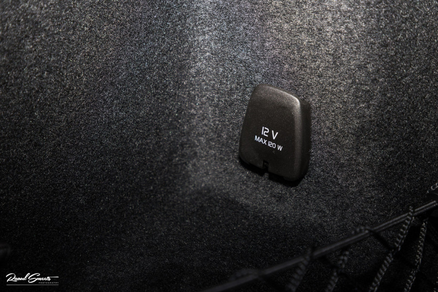Volvo XC60 2.0 T6 Plug-in hybrid AWD Ultra Black Edition long Range | Luchtvering | Bowers&Wilkins | Zwenkbare trekhaak | Panorama dak | Memory | Blis |