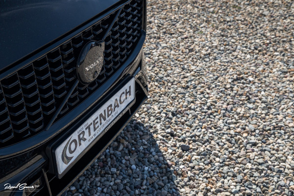 Volvo XC60 2.0 T6 Plug-in hybrid AWD Ultra Black Edition long Range | Luchtvering | Bowers&Wilkins | Zwenkbare trekhaak | Panorama dak | Memory | Blis |