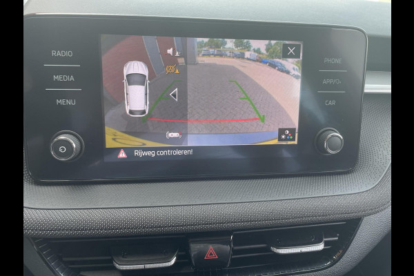 Škoda Fabia 1.0 TSI Automaat Ambition Skoda Fabia 1.0 TSI Ambition Panoramadak Navigatie Carplay PDC Camera Adaptive Cruise Control Stoelverwarming Full LED Climatronic