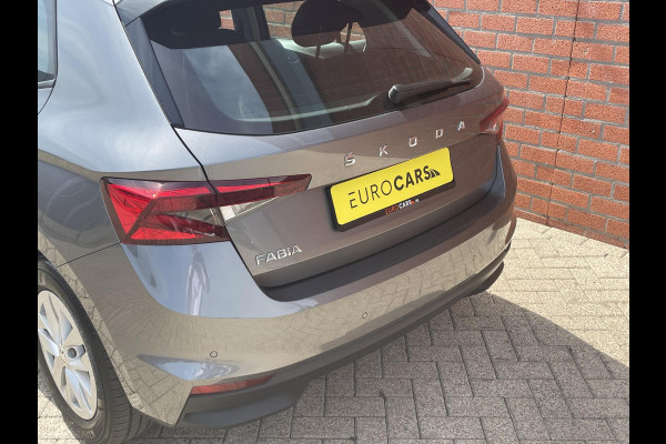 Škoda Fabia 1.0 TSI Automaat Ambition Skoda Fabia 1.0 TSI Ambition Panoramadak Navigatie Carplay PDC Camera Adaptive Cruise Control Stoelverwarming Full LED Climatronic