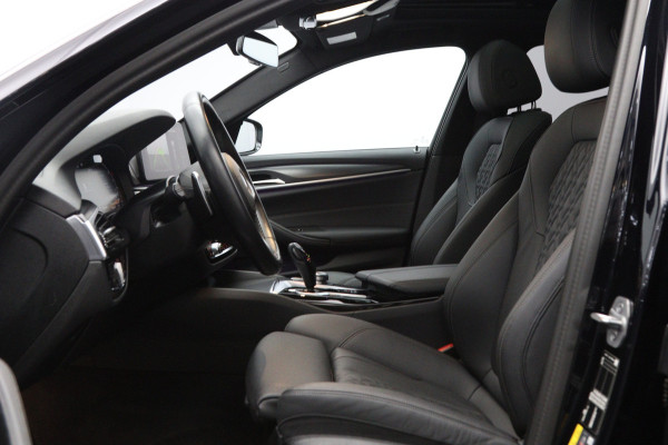 BMW 5 Serie Touring 530e 293 PK M-Sport High Executive PHEV, Panoramadak, Driv. Ass. Prof, Head-Up, Sfeerverlichting,