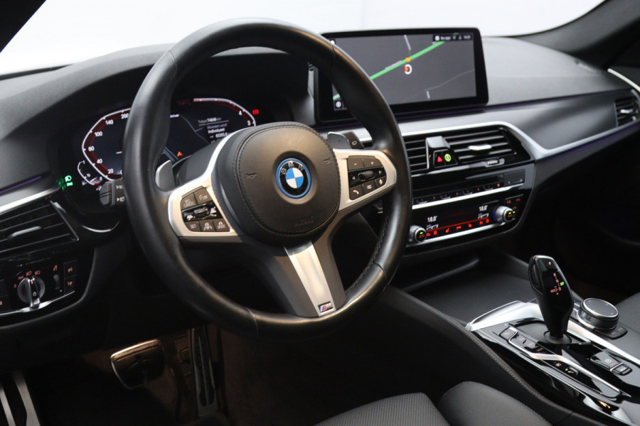 BMW 5 Serie Touring 530e 293 PK M-Sport High Executive PHEV, Panoramadak, Driv. Ass. Prof, Head-Up, Sfeerverlichting,