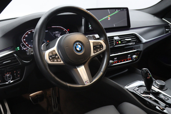 BMW 5 Serie Touring 530e 293 PK M-Sport High Executive PHEV, Panoramadak, Driv. Ass. Prof, Head-Up, Sfeerverlichting,