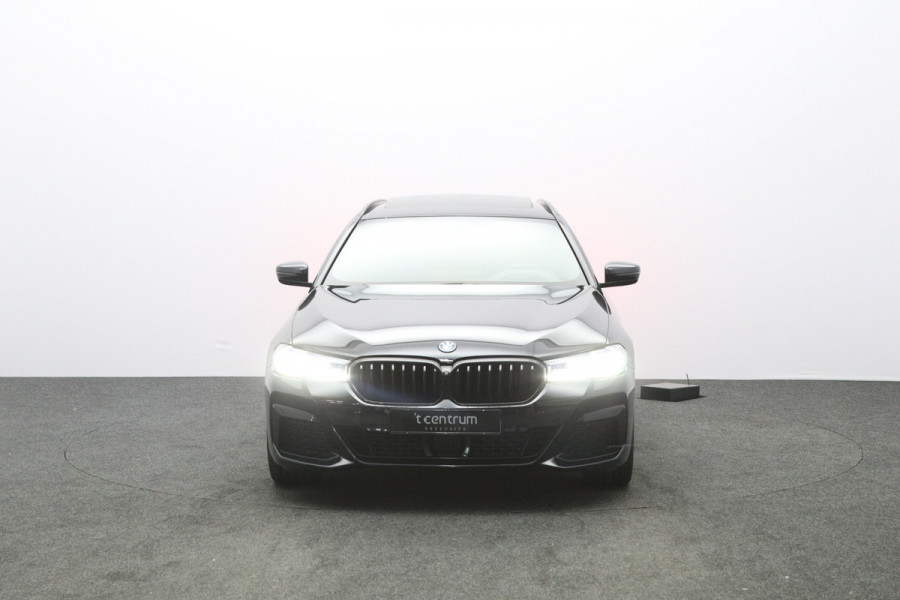 BMW 5 Serie Touring 530e 293 PK M-Sport High Executive PHEV, Panoramadak, Driv. Ass. Prof, Head-Up, Sfeerverlichting,