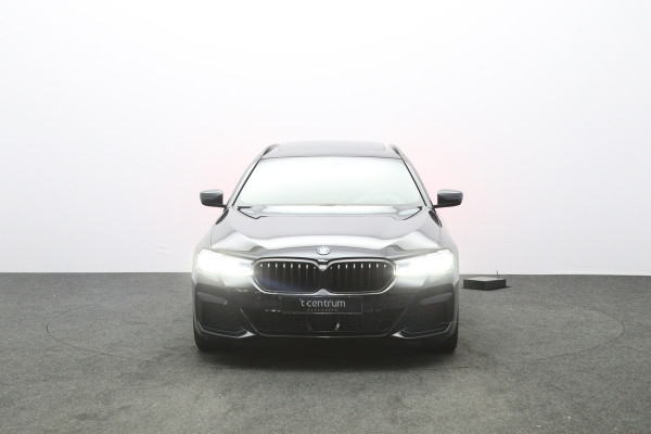 BMW 5 Serie Touring 530e 293 PK M-Sport High Executive PHEV, Panoramadak, Driv. Ass. Prof, Head-Up, Sfeerverlichting,