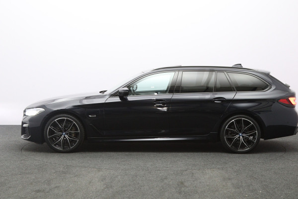 BMW 5 Serie Touring 530e 293 PK M-Sport High Executive PHEV, Panoramadak, Driv. Ass. Prof, Head-Up, Sfeerverlichting,