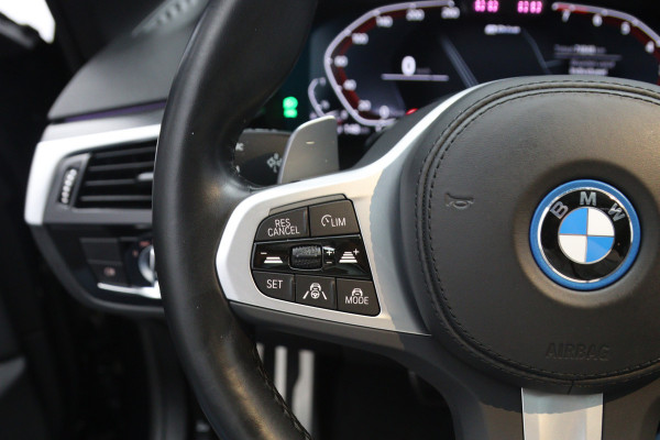 BMW 5 Serie Touring 530e 293 PK M-Sport High Executive PHEV, Panoramadak, Driv. Ass. Prof, Head-Up, Sfeerverlichting,