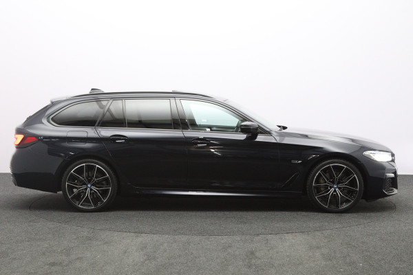 BMW 5 Serie Touring 530e 293 PK M-Sport High Executive PHEV, Panoramadak, Driv. Ass. Prof, Head-Up, Sfeerverlichting,