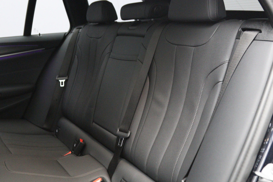 BMW 5 Serie Touring 530e 293 PK M-Sport High Executive PHEV, Panoramadak, Driv. Ass. Prof, Head-Up, Sfeerverlichting,