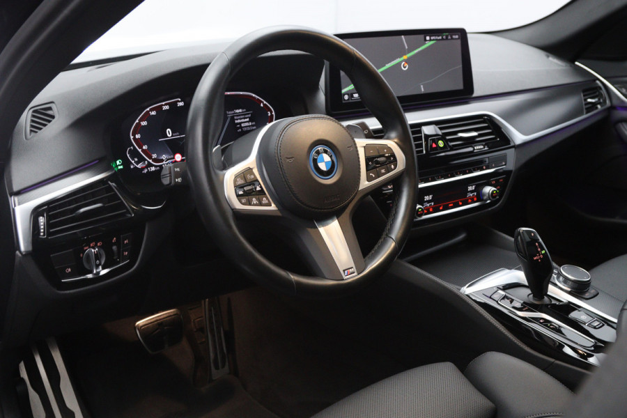BMW 5 Serie Touring 530e 293 PK M-Sport High Executive PHEV, Panoramadak, Driv. Ass. Prof, Head-Up, Sfeerverlichting,