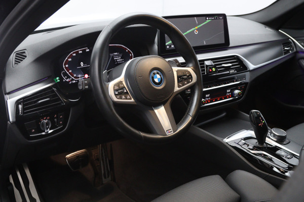BMW 5 Serie Touring 530e 293 PK M-Sport High Executive PHEV, Panoramadak, Driv. Ass. Prof, Head-Up, Sfeerverlichting,