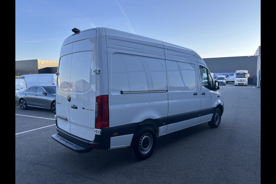 Mercedes-Benz Sprinter 317 CDI L2 H2 MBUX / 360 Camera / Parkeersensoren / Navigatie / Cruise control / Airco / 270 Graden achterdeuren