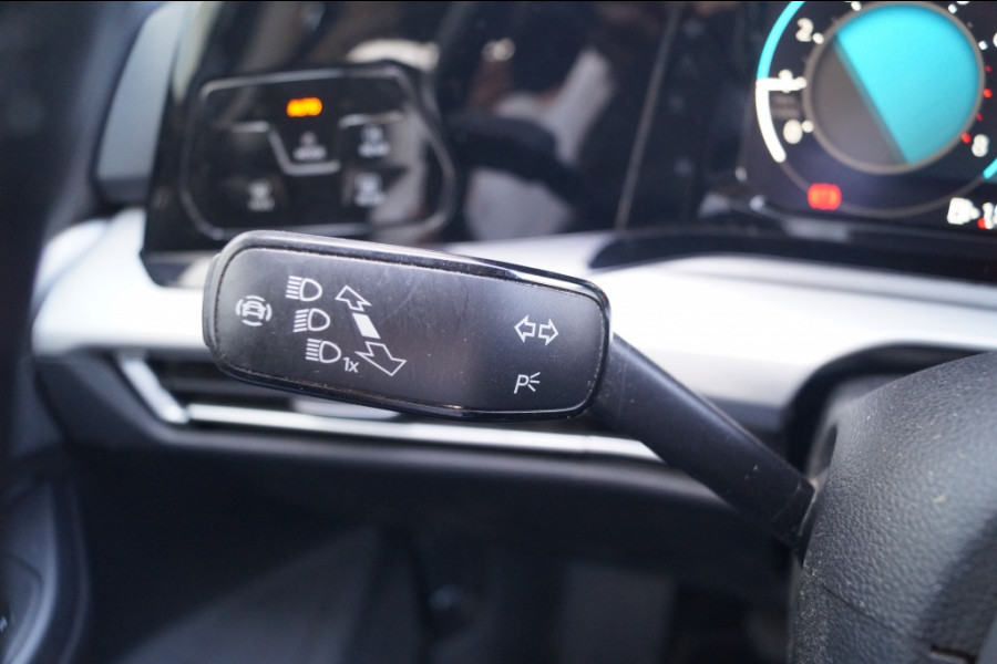 Volkswagen Golf Variant 1.0 TSI 110pk Life -NAVI-ECC-TREKHAAK-CAM-PDC-