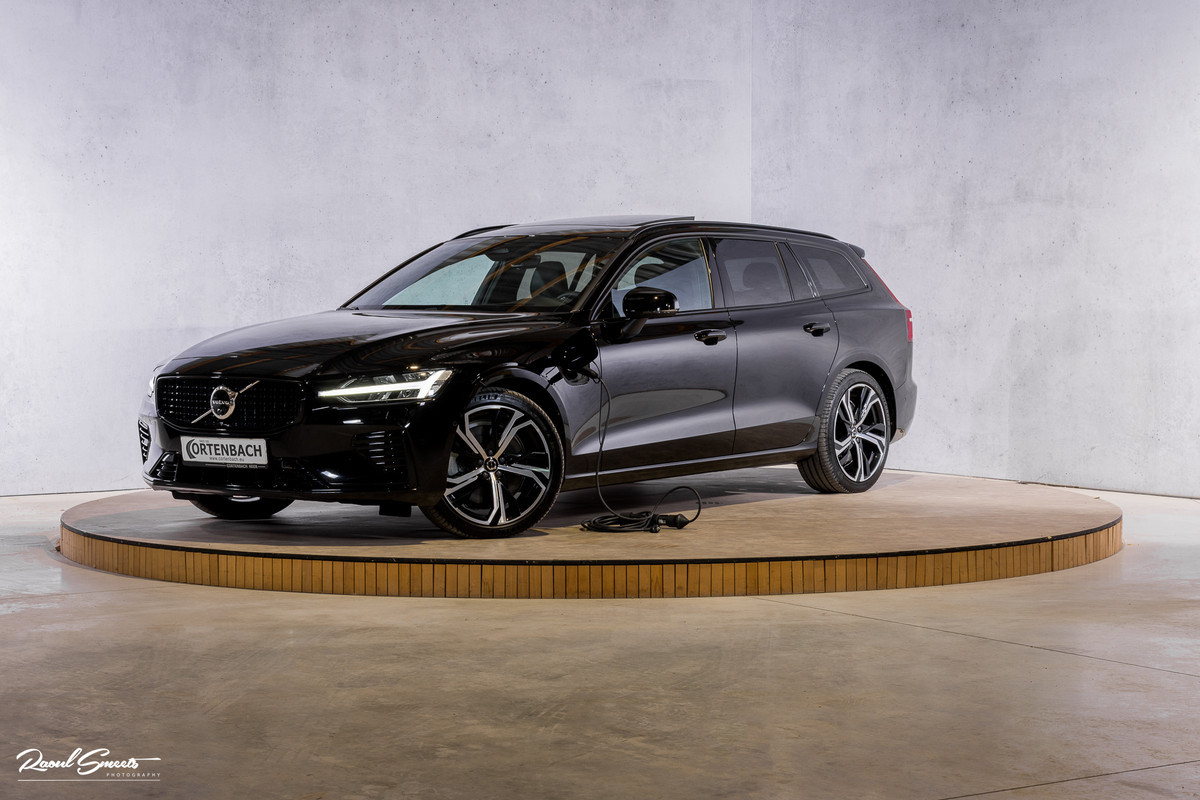 Volvo V60 2.0 T8 Plug-in hybrid AWD Ultimate Dark Long range | Panorama dak | Adaptieve cruise | Blis | Memory | Harman Kardon |