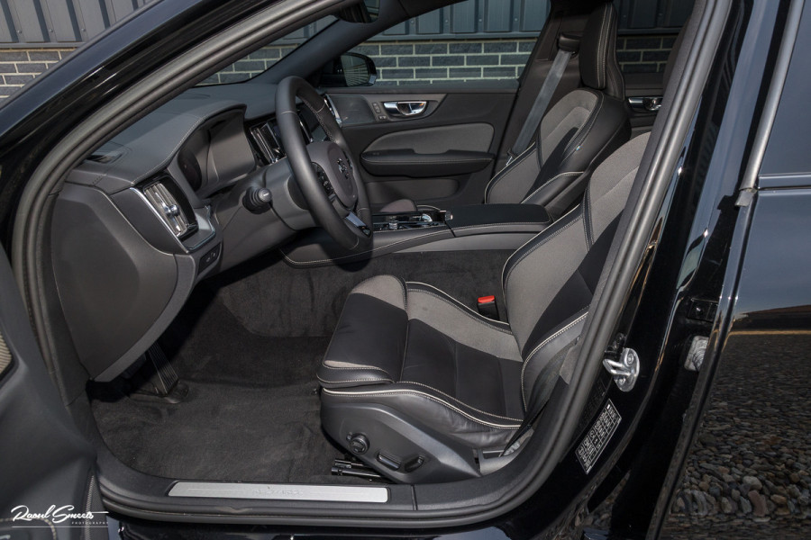 Volvo V60 2.0 T8 Plug-in hybrid AWD Ultimate Dark Long range | Panorama dak | Adaptieve cruise | Blis | Memory | Harman Kardon |