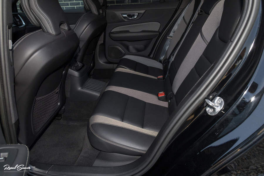 Volvo V60 2.0 T8 Plug-in hybrid AWD Ultimate Dark Long range | Panorama dak | Adaptieve cruise | Blis | Memory | Harman Kardon |