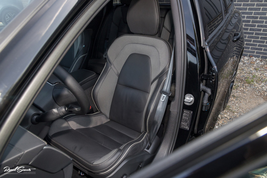 Volvo V60 2.0 T8 Plug-in hybrid AWD Ultimate Dark Long range | Panorama dak | Adaptieve cruise | Blis | Memory | Harman Kardon |
