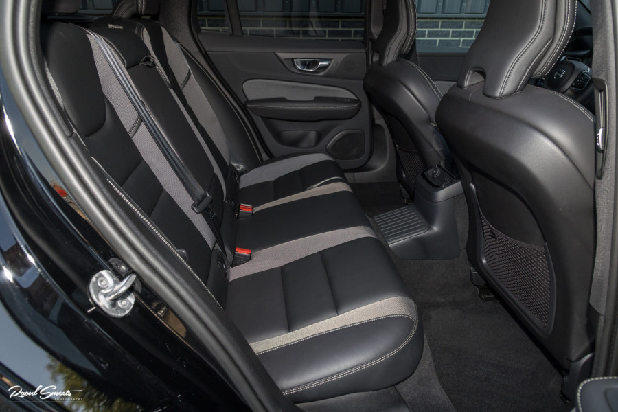 Volvo V60 2.0 T8 Plug-in hybrid AWD Ultimate Dark Long range | Panorama dak | Adaptieve cruise | Blis | Memory | Harman Kardon |