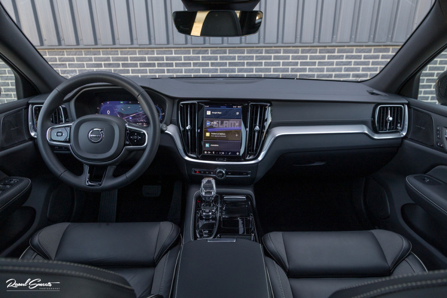 Volvo V60 2.0 T8 Plug-in hybrid AWD Ultimate Dark Long range | Panorama dak | Adaptieve cruise | Blis | Memory | Harman Kardon |