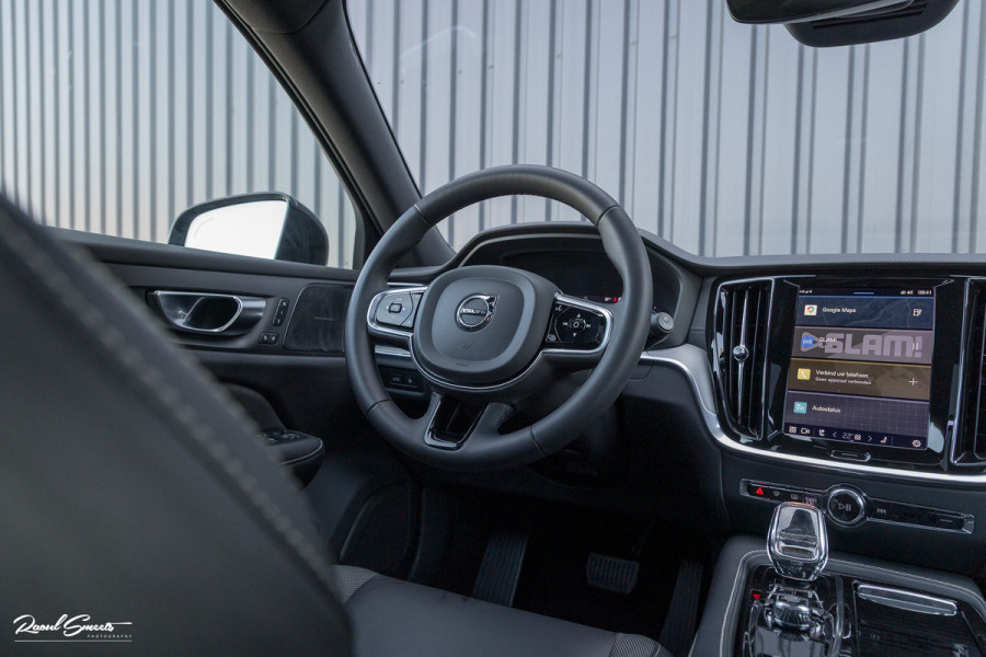 Volvo V60 2.0 T8 Plug-in hybrid AWD Ultimate Dark Long range | Panorama dak | Adaptieve cruise | Blis | Memory | Harman Kardon |
