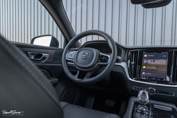 Volvo V60 2.0 T8 Plug-in hybrid AWD Ultimate Dark Long range | Panorama dak | Adaptieve cruise | Blis | Memory | Harman Kardon |