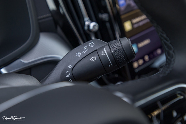 Volvo V60 2.0 T8 Plug-in hybrid AWD Ultimate Dark Long range | Panorama dak | Adaptieve cruise | Blis | Memory | Harman Kardon |