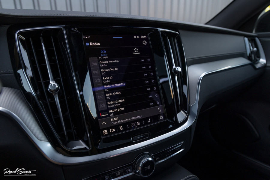 Volvo V60 2.0 T8 Plug-in hybrid AWD Ultimate Dark Long range | Panorama dak | Adaptieve cruise | Blis | Memory | Harman Kardon |