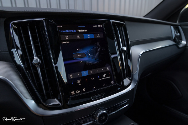 Volvo V60 2.0 T8 Plug-in hybrid AWD Ultimate Dark Long range | Panorama dak | Adaptieve cruise | Blis | Memory | Harman Kardon |
