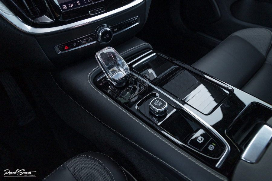 Volvo V60 2.0 T8 Plug-in hybrid AWD Ultimate Dark Long range | Panorama dak | Adaptieve cruise | Blis | Memory | Harman Kardon |