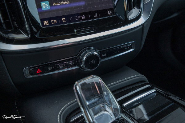 Volvo V60 2.0 T8 Plug-in hybrid AWD Ultimate Dark Long range | Panorama dak | Adaptieve cruise | Blis | Memory | Harman Kardon |