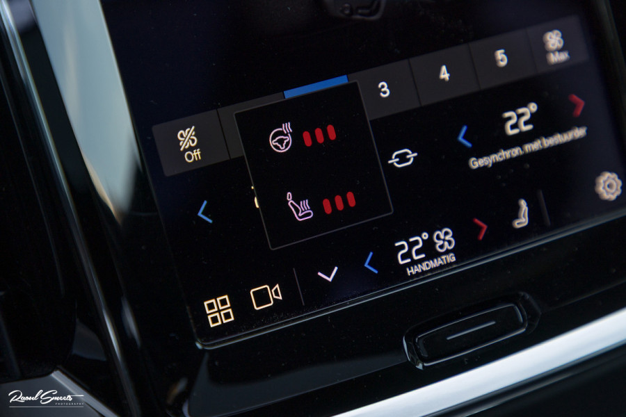 Volvo V60 2.0 T8 Plug-in hybrid AWD Ultimate Dark Long range | Panorama dak | Adaptieve cruise | Blis | Memory | Harman Kardon |