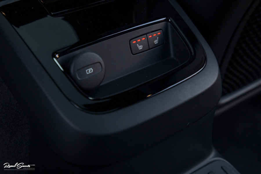 Volvo V60 2.0 T8 Plug-in hybrid AWD Ultimate Dark Long range | Panorama dak | Adaptieve cruise | Blis | Memory | Harman Kardon |