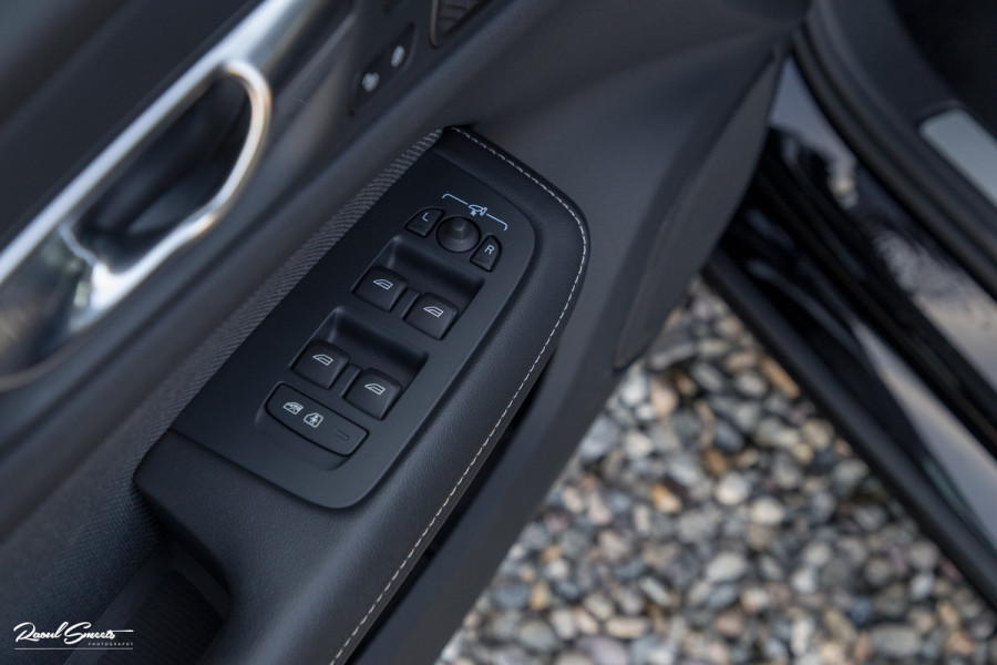 Volvo V60 2.0 T8 Plug-in hybrid AWD Ultimate Dark Long range | Panorama dak | Adaptieve cruise | Blis | Memory | Harman Kardon |