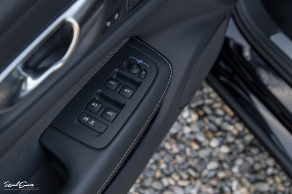 Volvo V60 2.0 T8 Plug-in hybrid AWD Ultimate Dark Long range | Panorama dak | Adaptieve cruise | Blis | Memory | Harman Kardon |