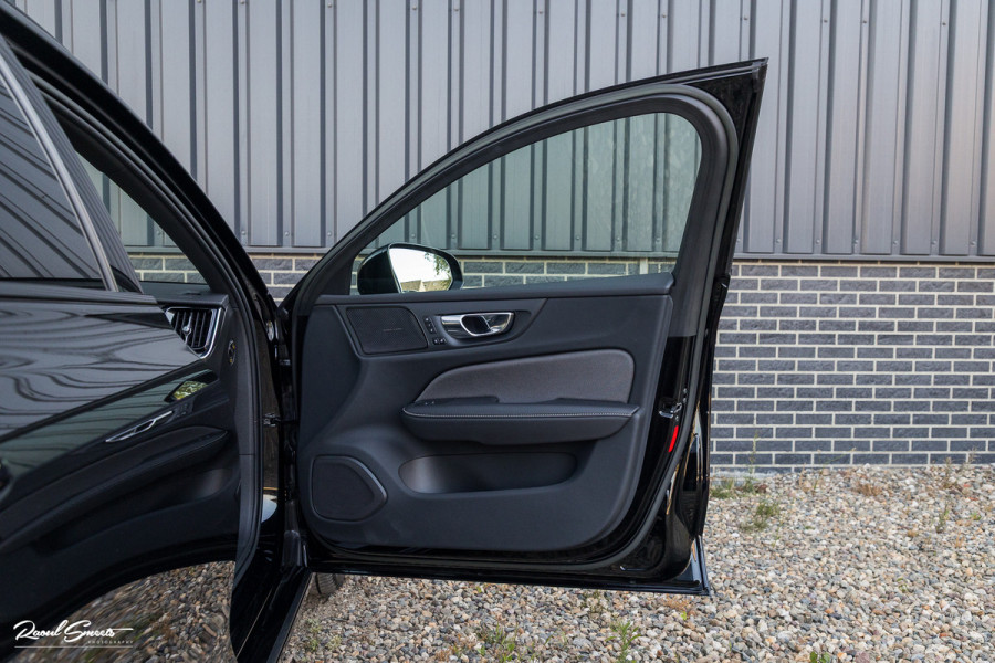 Volvo V60 2.0 T8 Plug-in hybrid AWD Ultimate Dark Long range | Panorama dak | Adaptieve cruise | Blis | Memory | Harman Kardon |