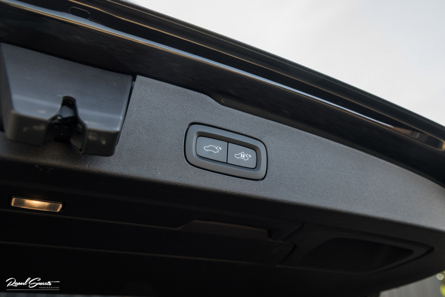 Volvo V60 2.0 T8 Plug-in hybrid AWD Ultimate Dark Long range | Panorama dak | Adaptieve cruise | Blis | Memory | Harman Kardon |