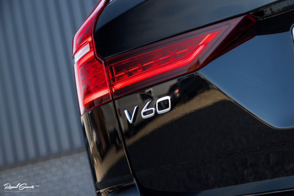 Volvo V60 2.0 T8 Plug-in hybrid AWD Ultimate Dark Long range | Panorama dak | Adaptieve cruise | Blis | Memory | Harman Kardon |