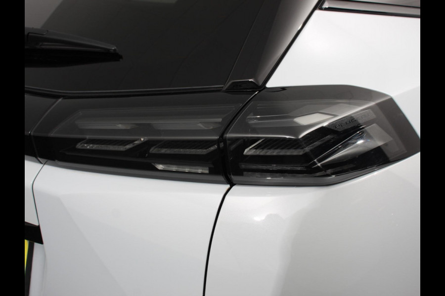 Peugeot 2008 1.2 PureTech 130pk Automaat Allure Navigatie Climate Control Camera 360 Dab Led Lichtmetalen Velgen Parkeer sensoren Cruise Control Adaptive Stoelverwarming