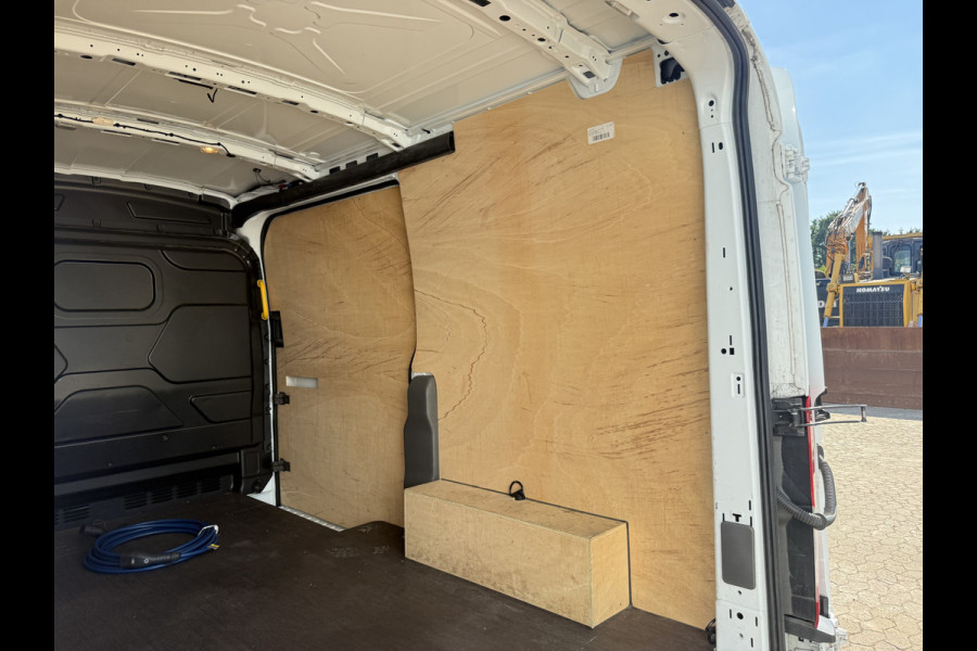 Ford E-Transit 68 kWh 184PK L2H2 316km WLTP 96,6% (SOH) Climate Control Cruise Control CarPlay Navigatie Parkeersensoren v+a