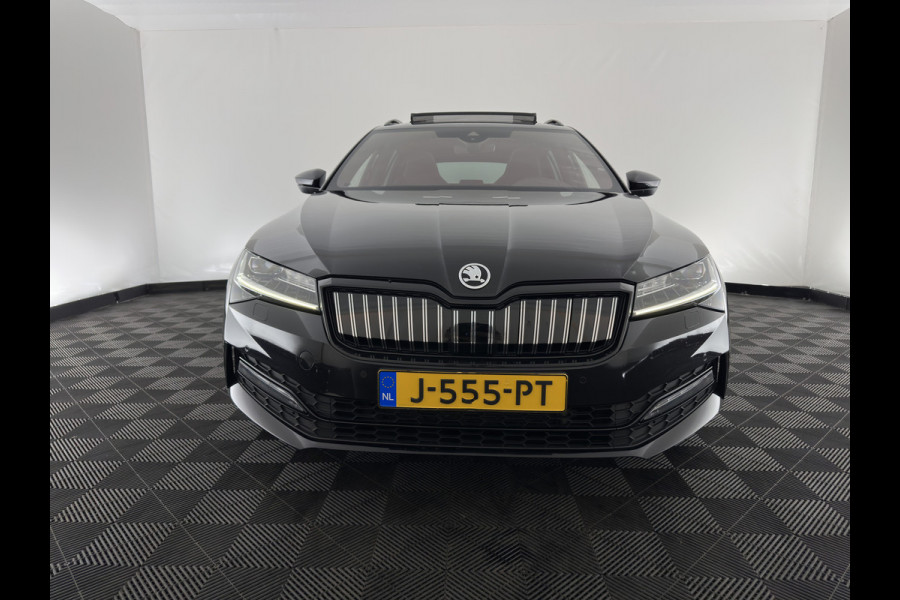 Škoda Superb Combi 1.4 TSI iV Sportline Business (Plug-in) (INCL.BTW) Aut. *PANO | LEATHER-MICROFIBRE | FULL-LED | DIGI-COCKPIT | HEATED-SPORTSEATS | KEYLESS | DAB+ | NAVI-FULLMAP | PRIVACYGLASS | SHIFT-PADDLES | AMBIENT-LIGHT | ECC | PDC | CRUSIE |