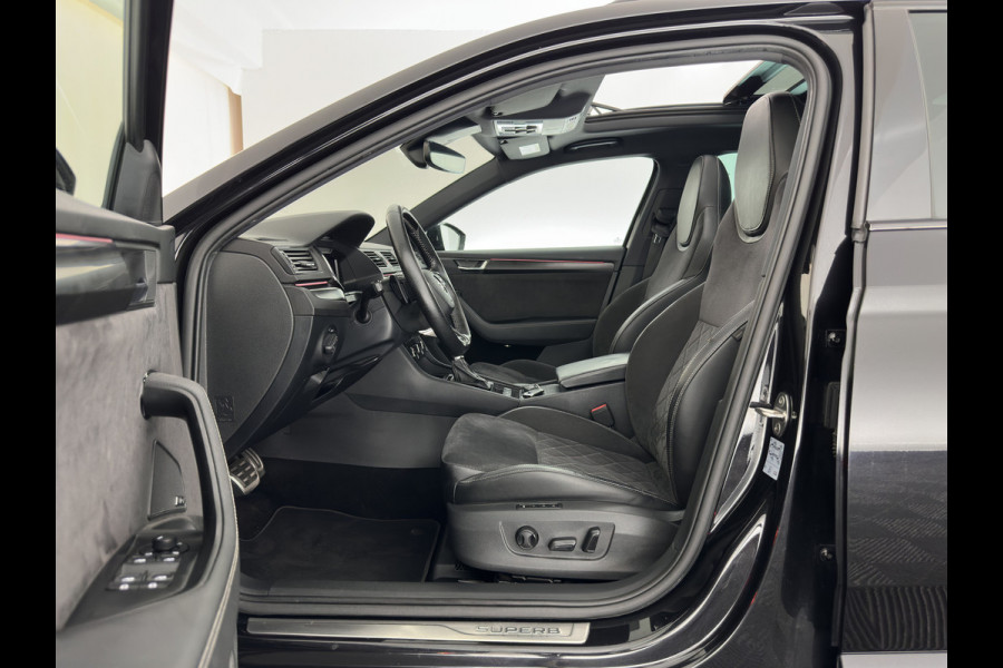 Škoda Superb Combi 1.4 TSI iV Sportline Business (Plug-in) (INCL.BTW) Aut. *PANO | LEATHER-MICROFIBRE | FULL-LED | DIGI-COCKPIT | HEATED-SPORTSEATS | KEYLESS | DAB+ | NAVI-FULLMAP | PRIVACYGLASS | SHIFT-PADDLES | AMBIENT-LIGHT | ECC | PDC | CRUSIE |