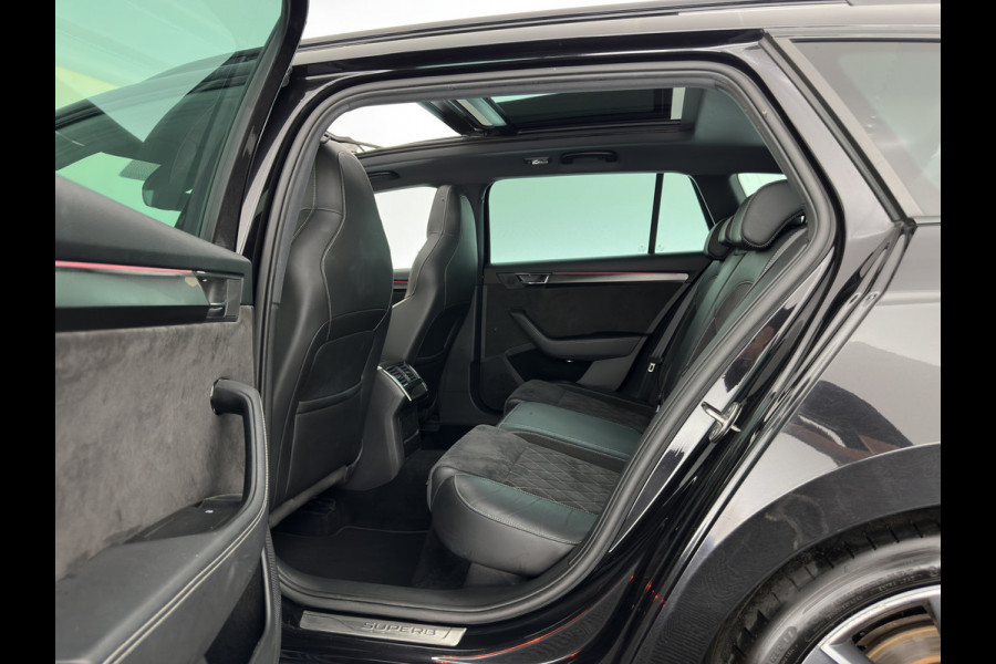 Škoda Superb Combi 1.4 TSI iV Sportline Business (Plug-in) (INCL.BTW) Aut. *PANO | LEATHER-MICROFIBRE | FULL-LED | DIGI-COCKPIT | HEATED-SPORTSEATS | KEYLESS | DAB+ | NAVI-FULLMAP | PRIVACYGLASS | SHIFT-PADDLES | AMBIENT-LIGHT | ECC | PDC | CRUSIE |