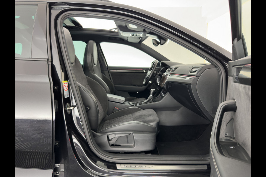 Škoda Superb Combi 1.4 TSI iV Sportline Business (Plug-in) (INCL.BTW) Aut. *PANO | LEATHER-MICROFIBRE | FULL-LED | DIGI-COCKPIT | HEATED-SPORTSEATS | KEYLESS | DAB+ | NAVI-FULLMAP | PRIVACYGLASS | SHIFT-PADDLES | AMBIENT-LIGHT | ECC | PDC | CRUSIE |