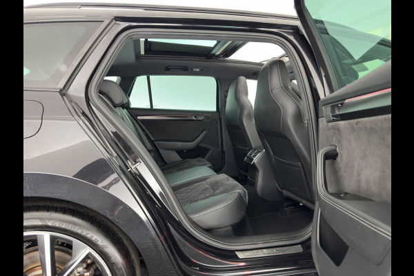 Škoda Superb Combi 1.4 TSI iV Sportline Business (Plug-in) (INCL.BTW) Aut. *PANO | LEATHER-MICROFIBRE | FULL-LED | DIGI-COCKPIT | HEATED-SPORTSEATS | KEYLESS | DAB+ | NAVI-FULLMAP | PRIVACYGLASS | SHIFT-PADDLES | AMBIENT-LIGHT | ECC | PDC | CRUSIE |