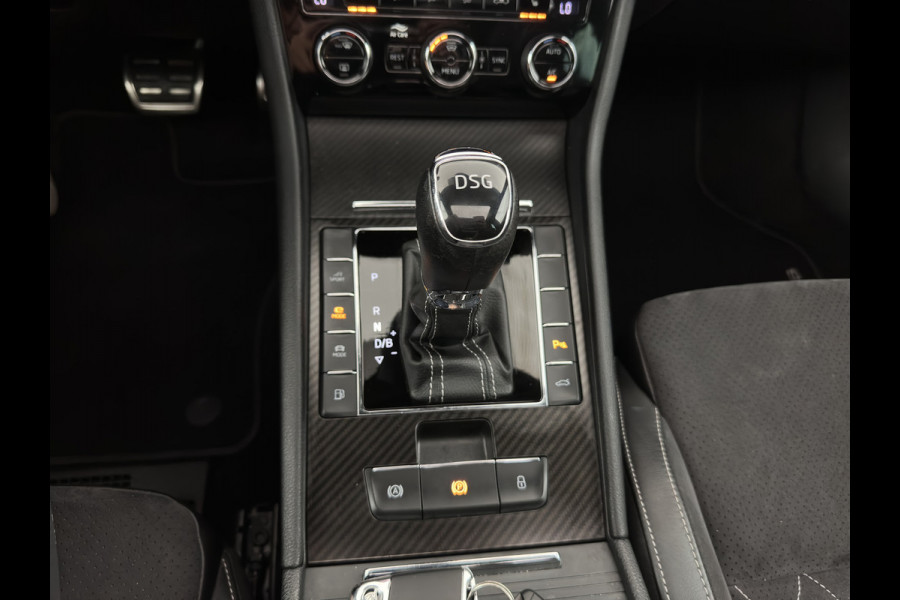 Škoda Superb Combi 1.4 TSI iV Sportline Business (Plug-in) (INCL.BTW) Aut. *PANO | LEATHER-MICROFIBRE | FULL-LED | DIGI-COCKPIT | HEATED-SPORTSEATS | KEYLESS | DAB+ | NAVI-FULLMAP | PRIVACYGLASS | SHIFT-PADDLES | AMBIENT-LIGHT | ECC | PDC | CRUSIE |