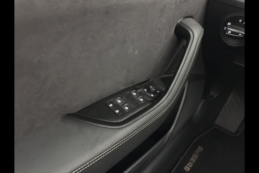Škoda Superb Combi 1.4 TSI iV Sportline Business (Plug-in) (INCL.BTW) Aut. *PANO | LEATHER-MICROFIBRE | FULL-LED | DIGI-COCKPIT | HEATED-SPORTSEATS | KEYLESS | DAB+ | NAVI-FULLMAP | PRIVACYGLASS | SHIFT-PADDLES | AMBIENT-LIGHT | ECC | PDC | CRUSIE |