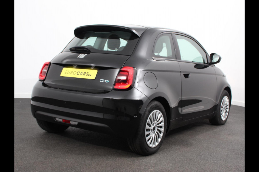 Fiat 500 Urban 42 kWh Airco Climatronic 360 Camera Stoelverwarming Keyless Wireless CarPlay Dodehoek Assistant 85 kW Charger Actieradius 320km WLTP
