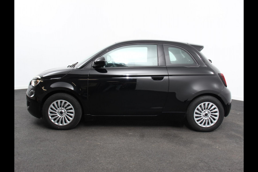 Fiat 500 Urban 42 kWh Airco Climatronic 360 Camera Stoelverwarming Keyless Wireless CarPlay Dodehoek Assistant 85 kW Charger Actieradius 320km WLTP