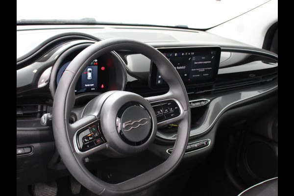 Fiat 500 Urban 42 kWh Airco Climatronic 360 Camera Stoelverwarming Keyless Wireless CarPlay Dodehoek Assistant 85 kW Charger Actieradius 320km WLTP