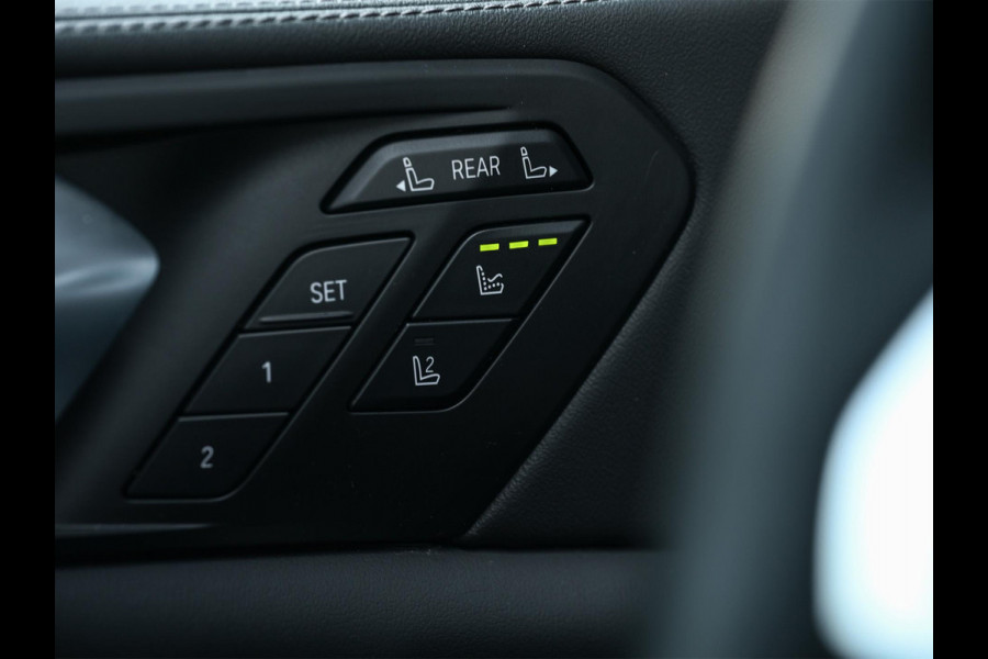 BMW X7 xDrive40i High Executive 7P | Panoramadak | Alcantara Hemel | Harman/Kardon | Iconic Glow | Stoelventilatie + Massage | Actice Cruise | Ambiance Interieur | HUD | Luchtvering |